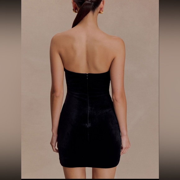 MESHKI - PAULINA Elegant Black velvet Strapless Dress - Picture 3 of 3